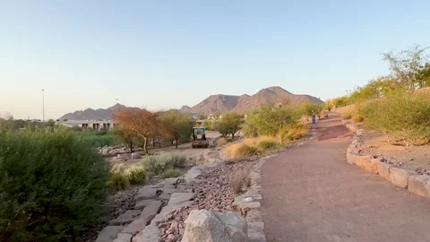 Walking Path and Mountains at Wadi Al Aqeeq Park Vídeo Stock 337888352