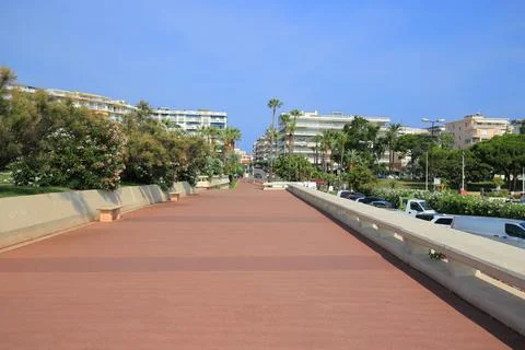 Walking path in the park in Cannes Foto stock