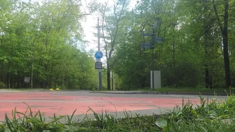 Walking paths in city park at summer timelapse Vidéo 78018466