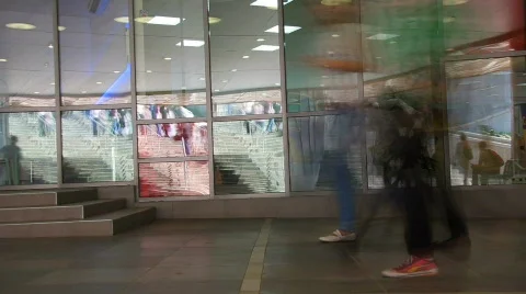 Walking people in front of reflective windows Stock-Footage 849600
