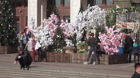 Walking people on the Manege Square Vídeos de archivo 88630227