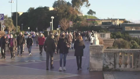Walking People Seafront 4 K Видео 146771080