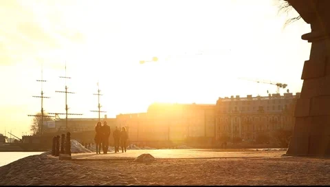 Walking peoples in the sunset Stock-Footage 3074654