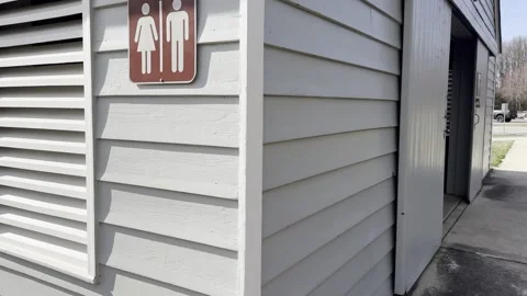 Walking to Public Restroom Vídeos de archivo 330782579