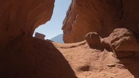 Walking in Quebrada del Rio de Las Conchas, Salta, Argentina 3 Vidéo 98665102