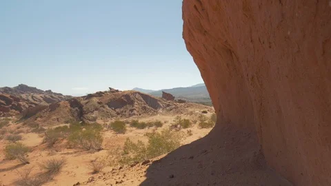 Walking in Quebrada del Rio de Las Conchas, Salta, Argentina 2 Stockbeeldmateriaal 98665106
