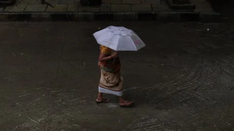 Walking in the rain India-2 Stock Footage 139919450