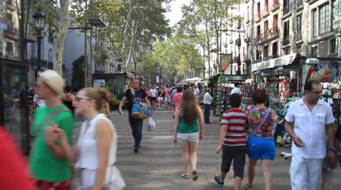 Walking the Rambles in Barcelona Video stock 38210511