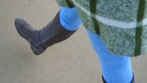 Walking in the sand Vídeo Stock 127524455