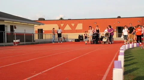 Walking to save lives 動画素材 5501354