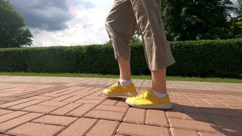 Walking on the sidewalk on a summer day. Video stock 154987114