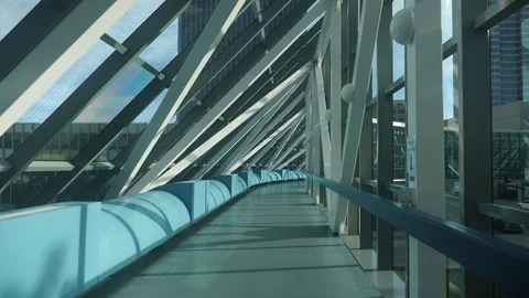 Walking in a skybridge 스톡 동영상 111488890