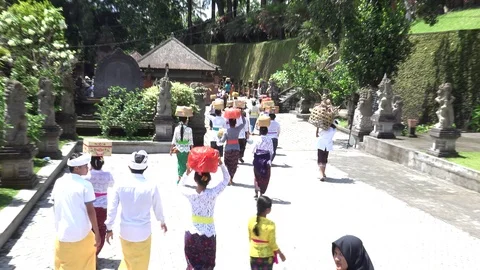 Walking to Temple, Highlights around Bali 스톡 동영상 100796271