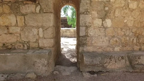 Walking Through Ancient Doorway in Stone Wall Видео 77770834