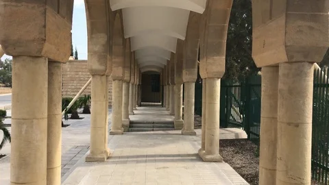 Walking through columns Video stock 89741348