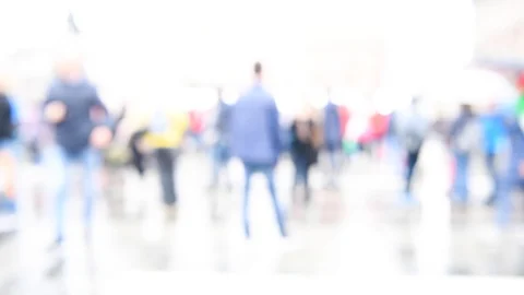 Walking through commuters and people Видео 106974968