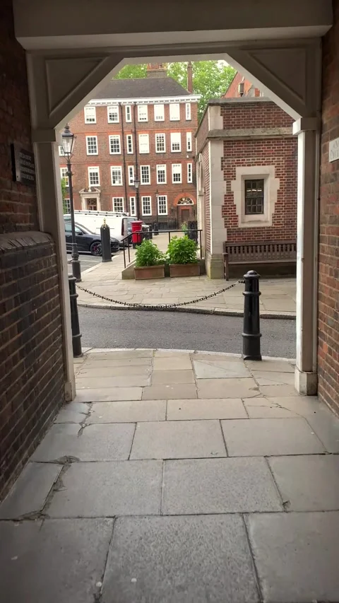 Walking Through Covered Passage at Gray’s Inn Square London 4K Vertical Video 스톡 동영상 335018969