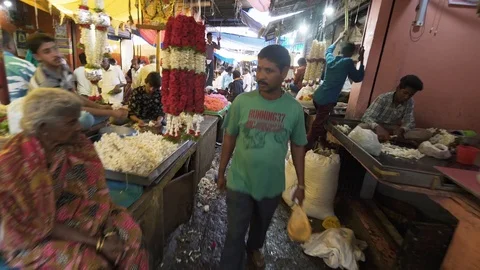 Walking through Devaraja market, Mysore, India. Smooth Gimbal Steadicam shot. Stock Footage 93622140