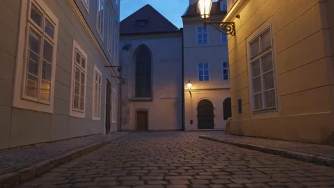 Walking through empty city at night Video stock 147927632