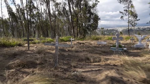 Walking through graves and crosses in a village cemetery 스톡 동영상 310191562