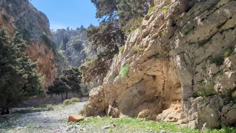 Walking through the Imbros Gorge Crete Greece Vidéo 333070583