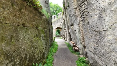 Walking through narrow rock passage to Helfenburk castle gate Vídeos de archivo 328996725