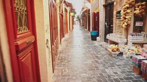Walking Through the Oldtwon of Rethymno 库存影片 59958133