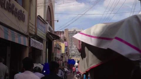 Walking through a road to a Temple in Madurai 스톡 동영상 179506682