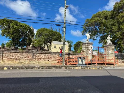 Walking through the streets of St. Johns Antigua. Stockfoto's