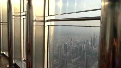 Walking at the top of Burj Khalifa 스톡 동영상 137391791