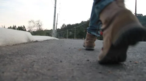 Walking toward infinity 動画素材 46169287