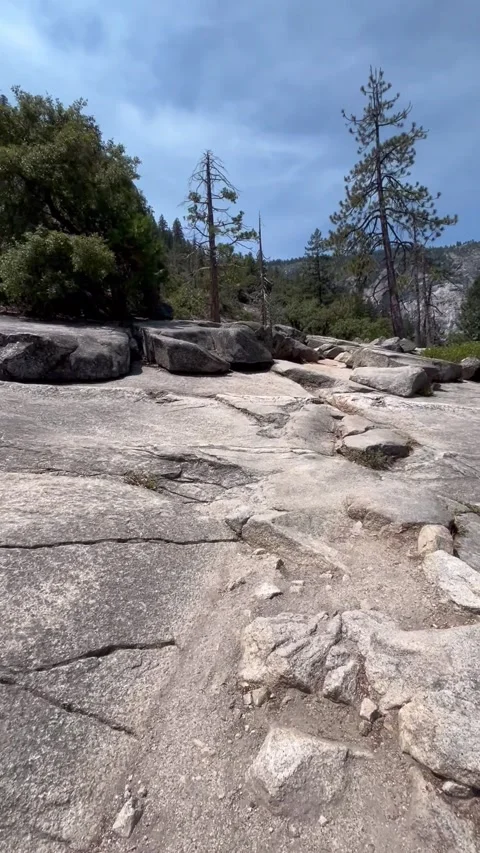 Walking toward John Muir Trail junction from Mist Trail Yosemite slow motion Vídeos de archivo 331968117