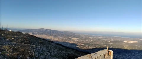 Walking towards the edge, Anamorphic 스톡 동영상 143387441