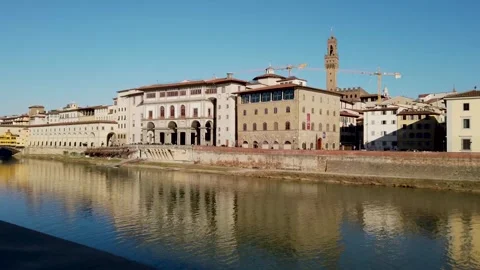 Walking towards the ponte vecchio Vidéo 276616227