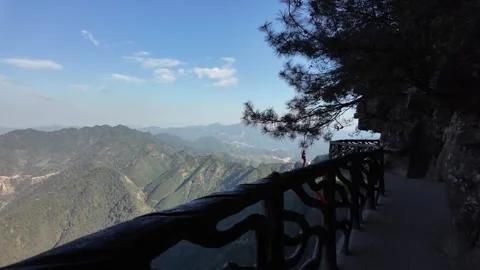 Walking trail with a vast view of valley and mountains in Southern China. Vídeos de archivo 295046044
