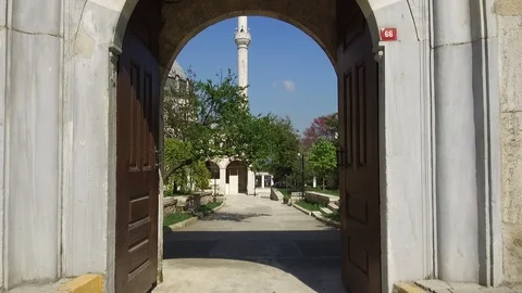Walking trough a mosque's outer gate. Stock Footage 95543402