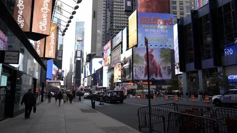 Walking trough Times Square in Manhattan during day. Sightseeing in NYC Stock-Footage 200303322