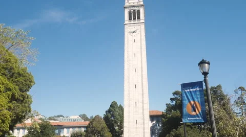 Walking up to the UC Berkeley Campanile with a bright blue sky Stock Footage 61550977