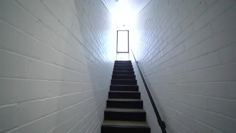 Walking upstairs , Track In Stockbeeldmateriaal 156009941