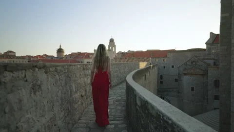 Walking on the Walls of Dubrovnik Vídeo Stock 219924047