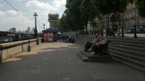 Walking to Westminster Pier Video stock 91553444