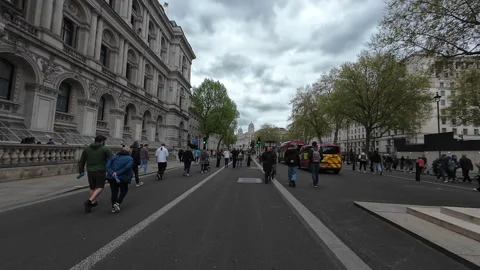 Walking on Whitehall. Video stock 273364150