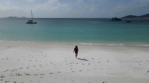 Walking on whitehaven beach 02 Video stock 229394399