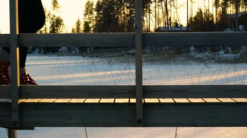 Walking on winter snowy pier covered with frost Vídeos de archivo 71540076