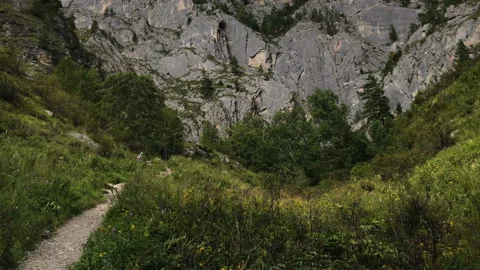 A walkway to a mountain 库存影片 93029919