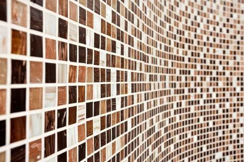 Wall with brown mosaic pattern Stockfoto's