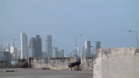 Wall with cannon on background buildings 스톡 동영상 75165686