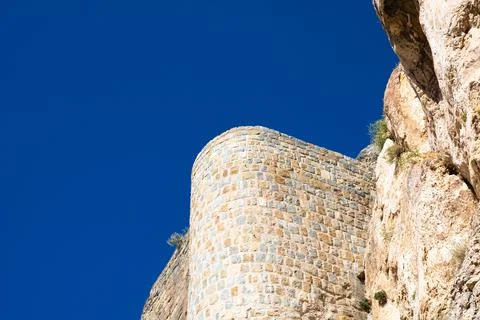 Wall of the castle from below Foto stock