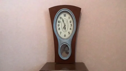 Wall clock counts time fastly- timelapse- closeup 動画素材 128336713