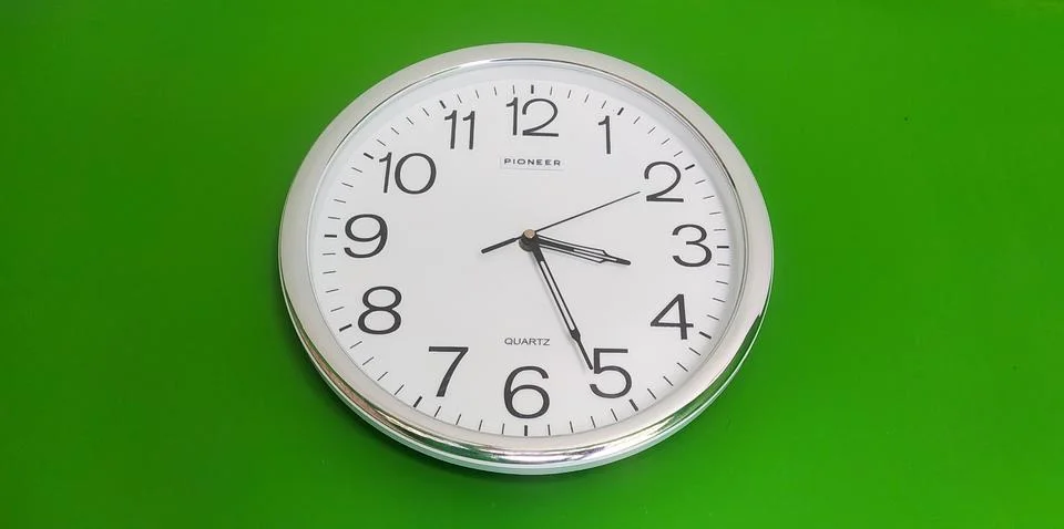 Wall clock Stock-Fotos